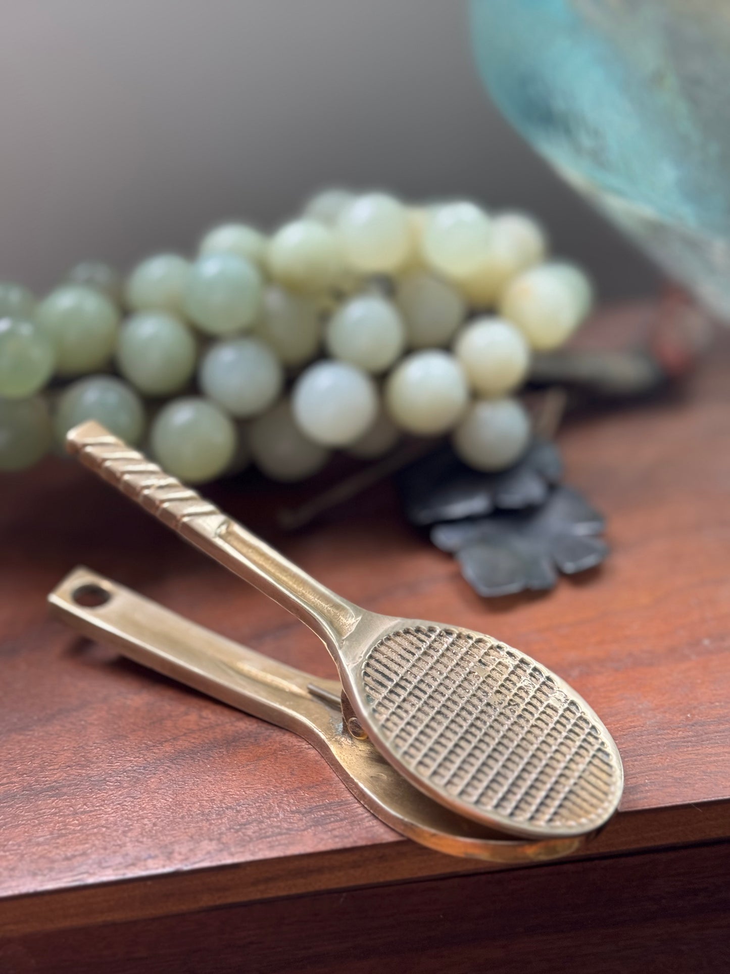 Love Tennis racket clip