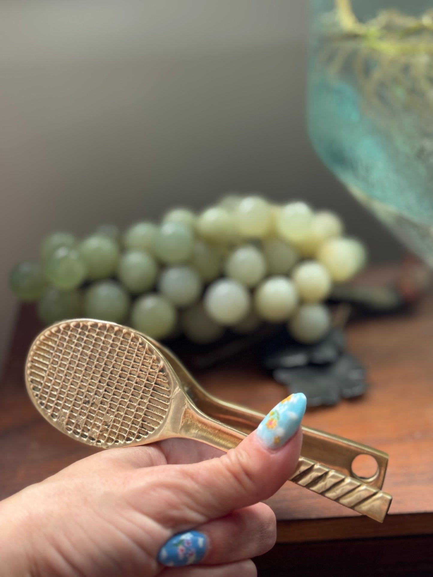 Love Tennis racket clip