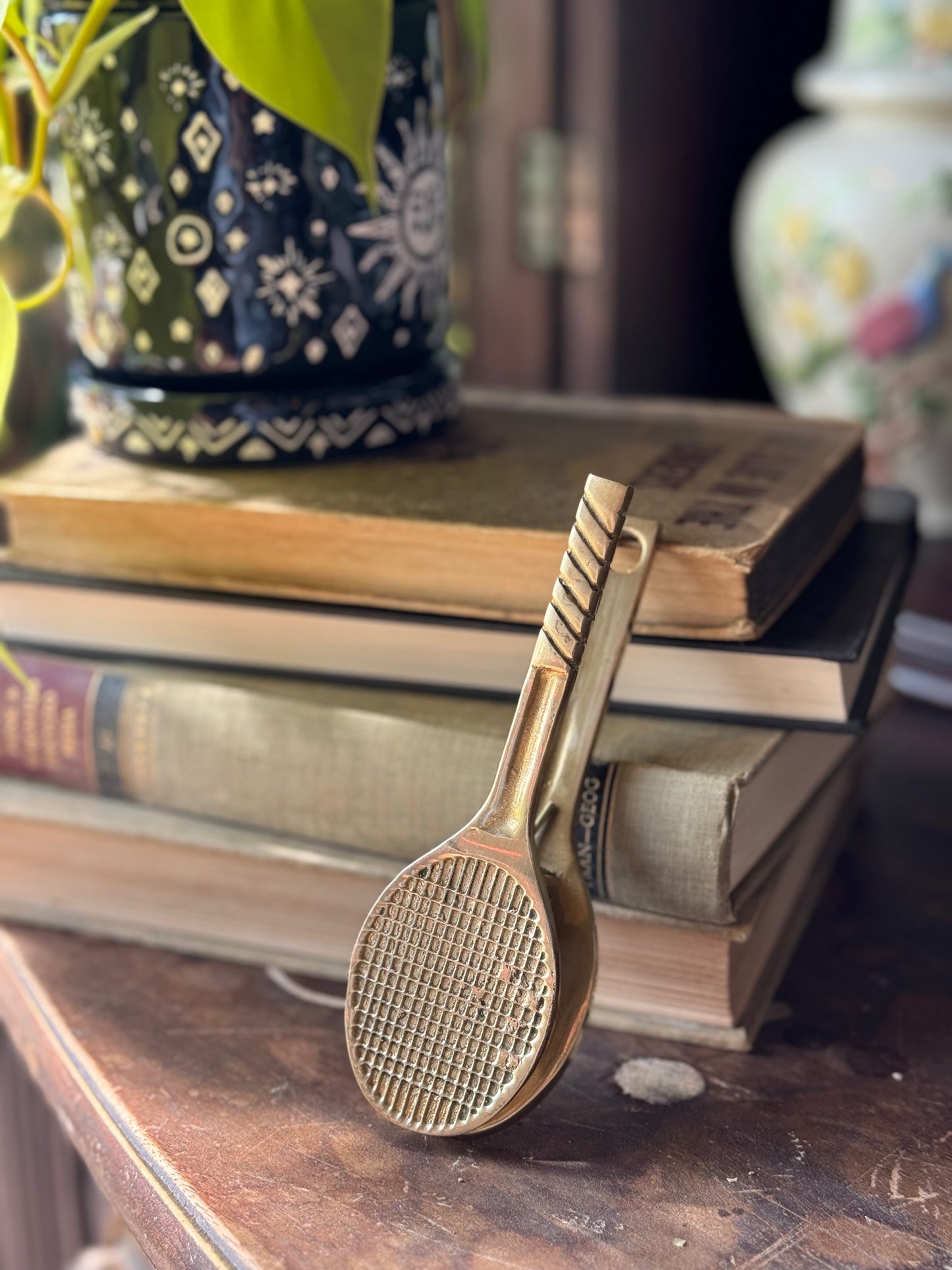 Love Tennis racket clip