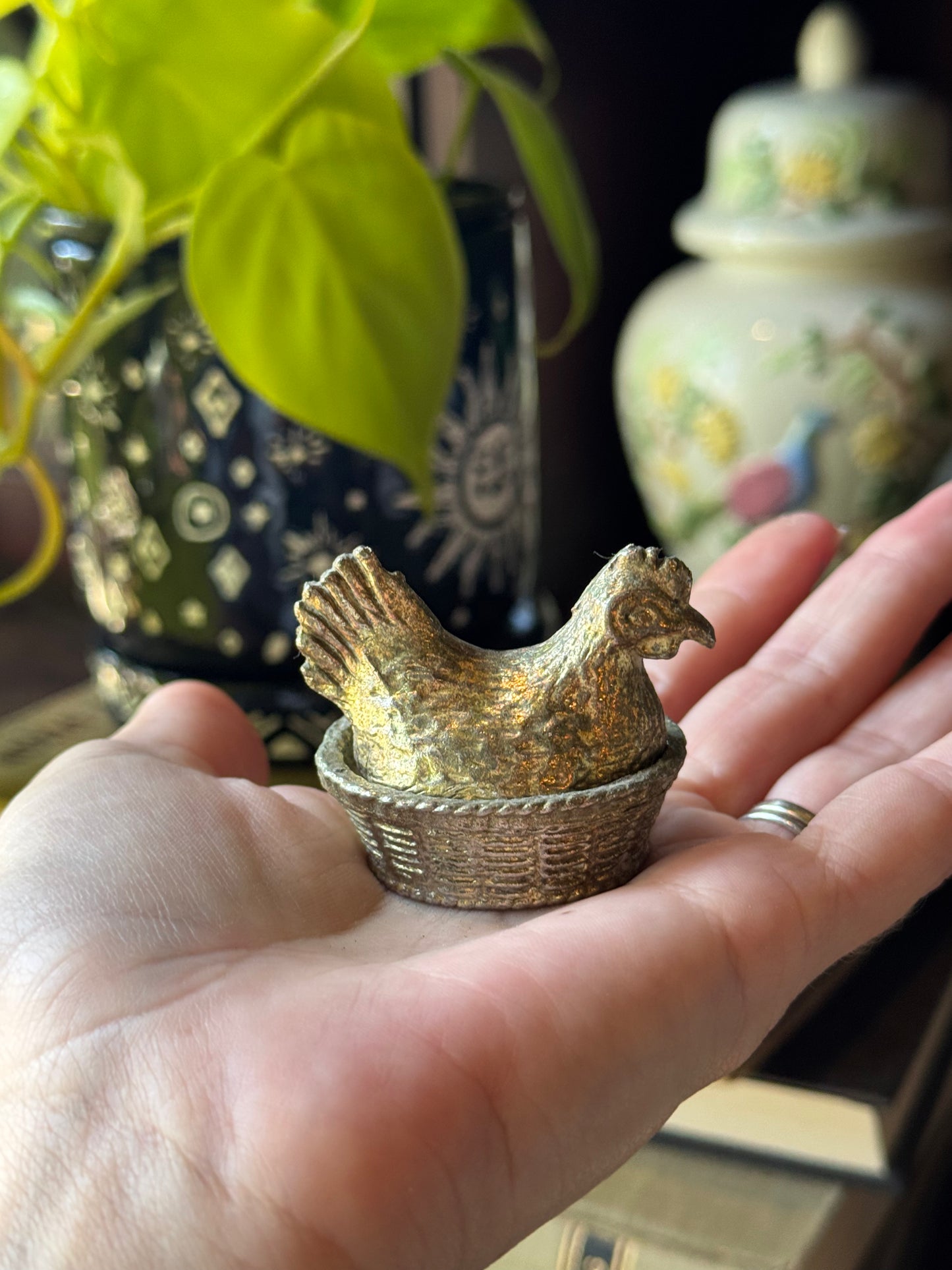 Very smol Hen on nest salt box