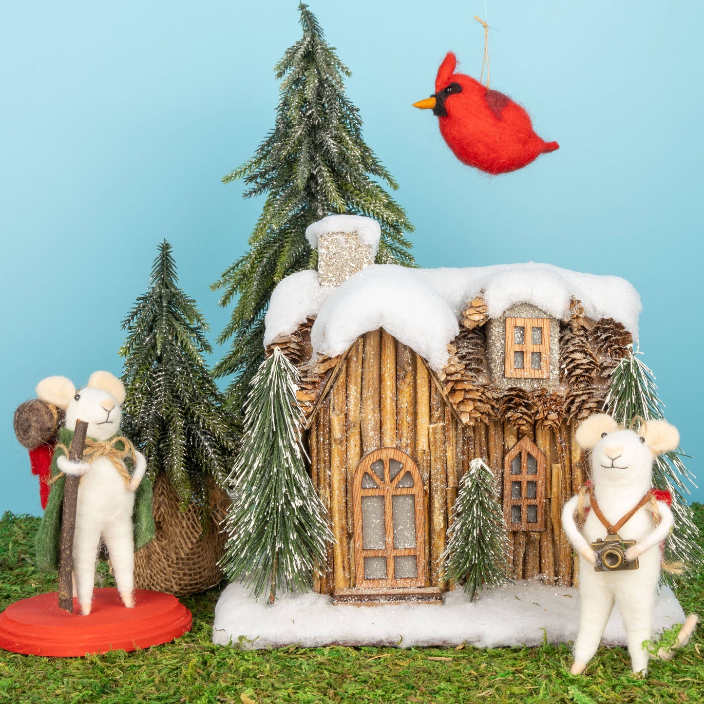 Felt hiking mouse